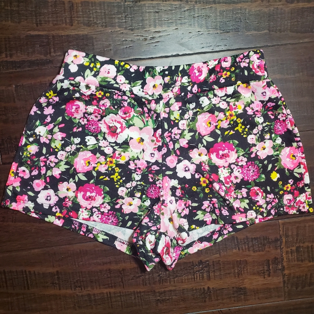 Brat Star Floral Shorts sz Small